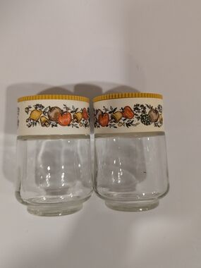 Set of 2 vintage Corning Ware Glass Gemco Spice of Life jars
Excellent Condition
